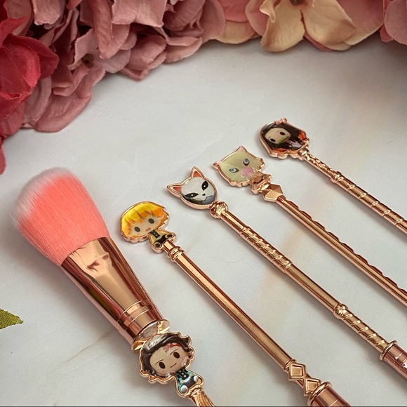 Demon Slayer 5 Piece Makeup Brush Set - Picture 9 of 16